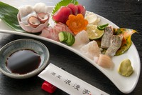 その日仕入れた新鮮な魚介類のみを、使っています。