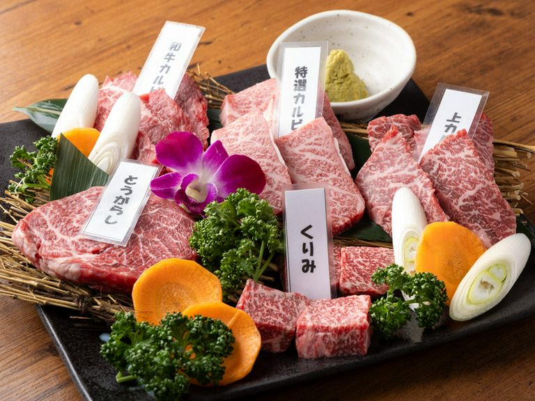 選び抜かれた部位で織りなす、調和のとれた盛り合わせ『九州産　和牛5種盛り（2〜3人前）』