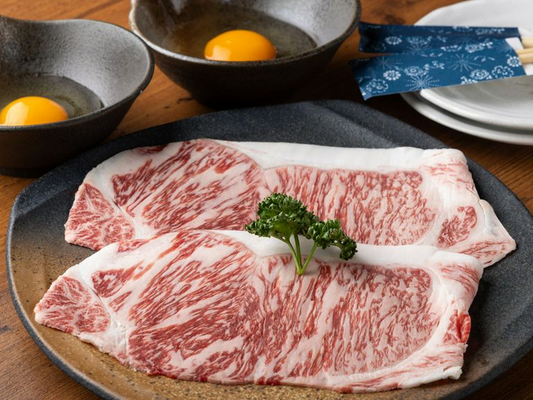 とろける食感！薄切りロースの旨み際立つ『黒毛和牛大判焼きすき（2枚）』