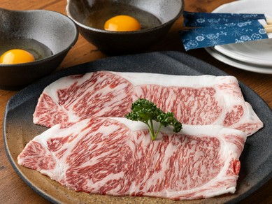 とろける食感！薄切りロースの旨み際立つ『黒毛和牛大判焼きすき（2枚）』