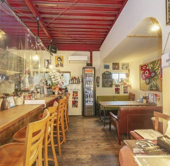 カウンター席5席