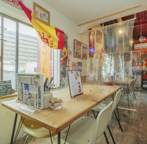 テーブル席2〜4名でご利用頂けます。