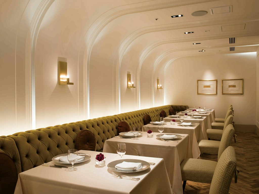 豊かな土壌を連想させる店内