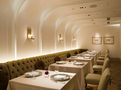 豊かな土壌を連想させる店内