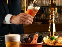 2名様より前日までに要予約：フィッシュアンドチップスや牛肉と野菜のグーラッシュなどヨーロッパのお料理とクラフトビールやワインなどの90分飲み放題が付いている11月限定のプランです。