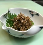 化学調味料や添加物を使わずに炊き上げました。
当店手作り真心の味です。
実山椒のピリッとした刺激がお酒のお供やごはんにも合う一品です。