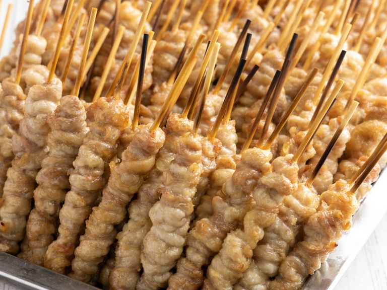 質にこだわった九州産の鶏肉・豚肉を使用した『串もん』が自慢