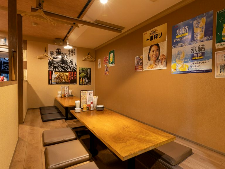 掘りごたつスタイルの座敷席もあり、宴会にもぴったり!