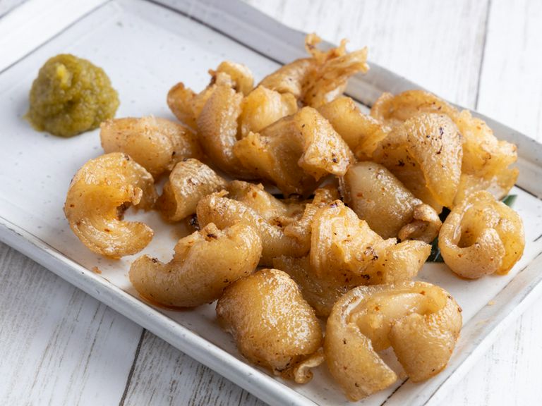 博多のソウルフードを食べやすく!『骨抜き豚足』