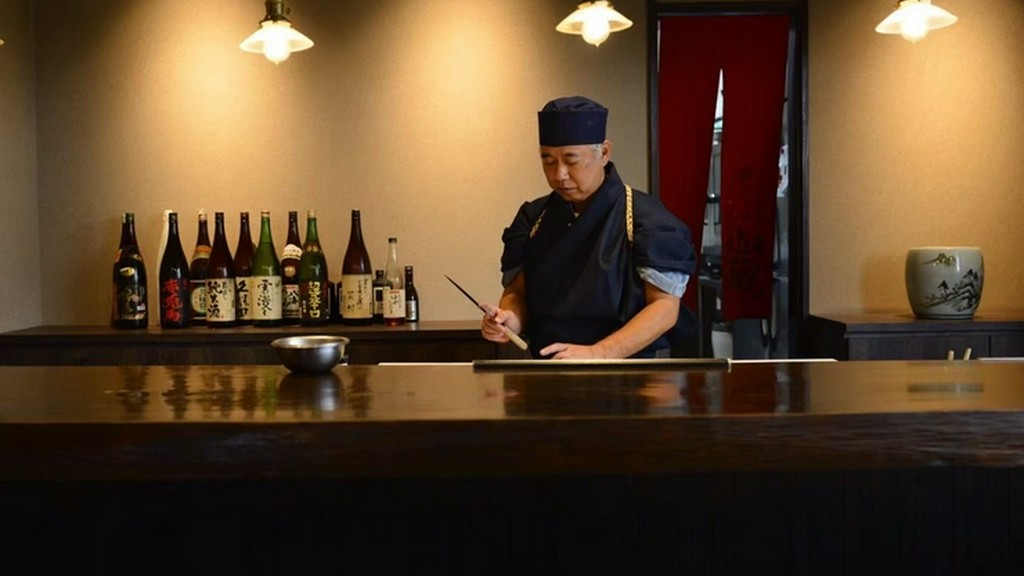 食事を豊かにしてくれる、カウンター越しに見る料理人