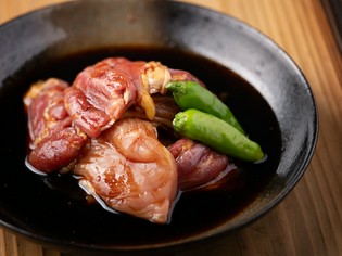 噛むたびに広がる深い味わいがやみつきになる【地鶏（タレ）】