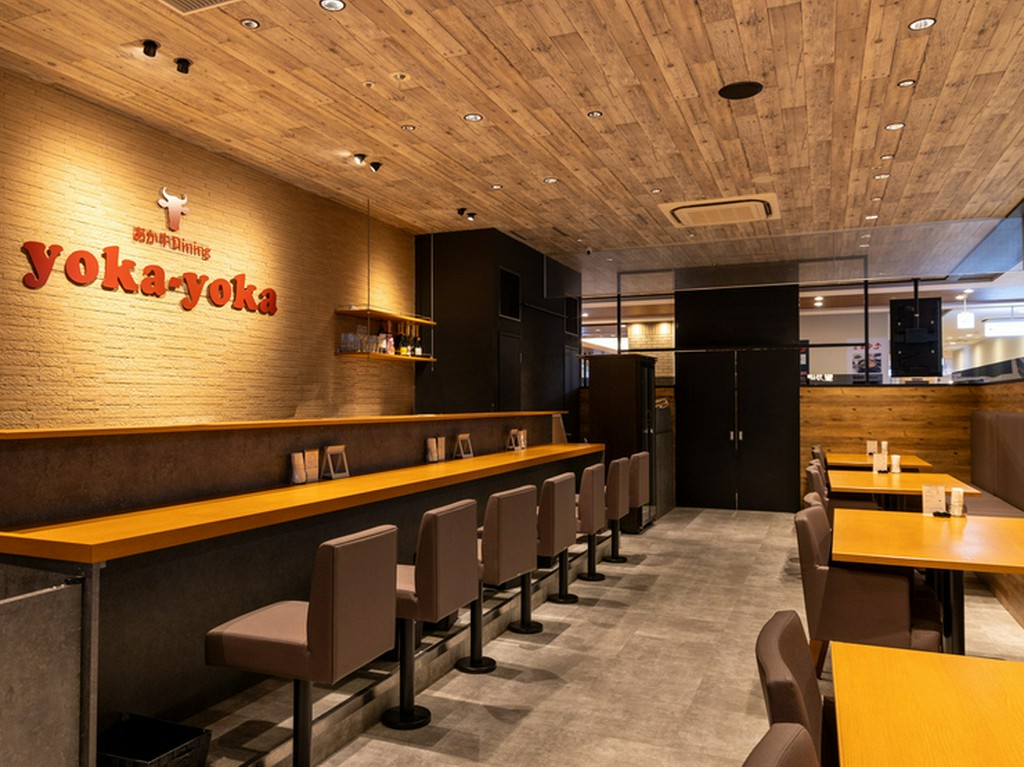 落ち着いた雰囲気の店内。利用シーン問わず、使い勝手バツグン