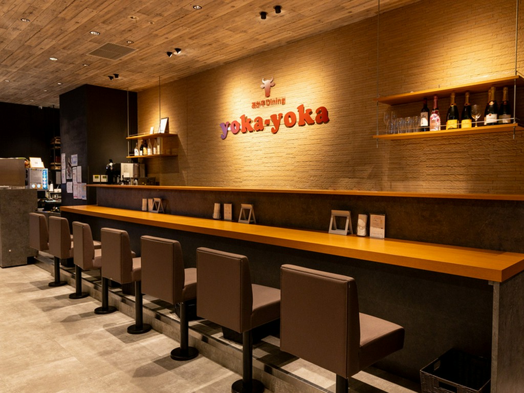 心地良い雰囲気のカウンター席。優雅に一人焼肉を満喫