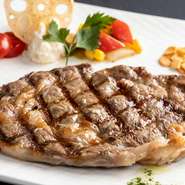 牛肉の主要13部位から、その日のオススメ部位を、贅沢に楽しめる日替わりメニュー。好きなグラム数を選べるので、その日の気分でオーダーしてみてはいかが。