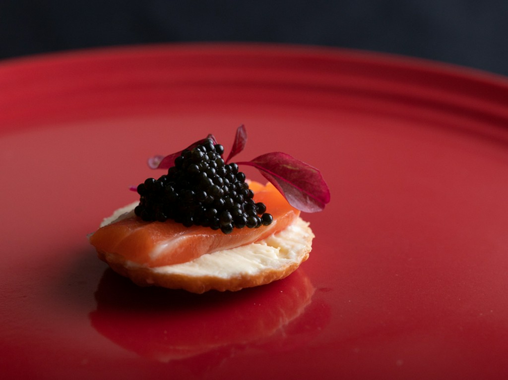 チーズのフランとキャビアのタルト