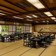 日本家屋の美しさを再認識。ステージ完備の120畳の大広間も