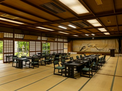 日本家屋の美しさを再認識。ステージ完備の120畳の大広間も