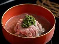 鰹だしと肉の旨み。そして花山椒がふくよかに『椀物　佐賀牛と花山椒の土佐煮』　