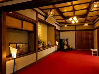 歴史ある建物や美しい調度品に囲まれ、日本の伝統食を味わう幸せ