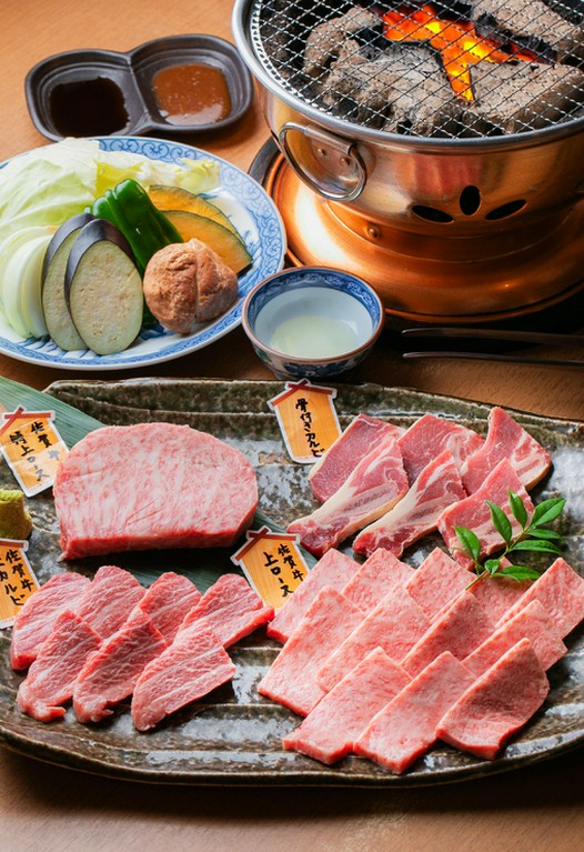 家族の食事。お祝いごとにも最適な一軒