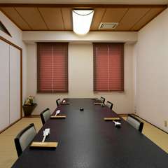 落ち着いた個室で、重要なビジネスでの接待や大切な人との会食を