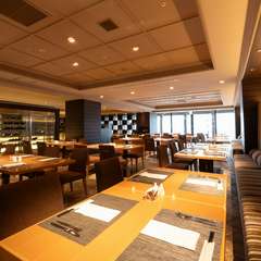 ランチブッフェやディナーコースなどシーンに応じて利用できる