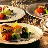 結婚記念日やお誕生日、ご長寿のお祝いなど、大切な日をより一層特別なものにするために、素敵な演出をご用意しております。
お食事にオプションメニューを組み合わせて、心に残る瞬間を演出してみませんか。