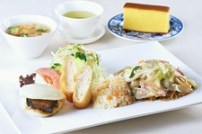 長崎の美味しいメニューが一皿になった贅沢なセット「ながさきプレート」
セットオプションも人気！