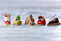 【レストラン　パヴェ】のパティシエが遊び心と真心を込めて手づくりした季節のスイーツが充実。ご自宅用やお土産に大人気です。
※詳細は店舗でご案内します。

