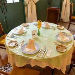 16名まで利用可能な2部屋の個室を完備