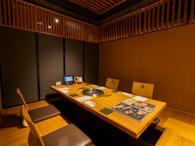 仲間と囲むおいしい時間。ゆったり寛げる座敷空間