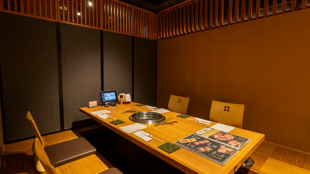 仲間と囲むおいしい時間。ゆったり寛げる座敷空間