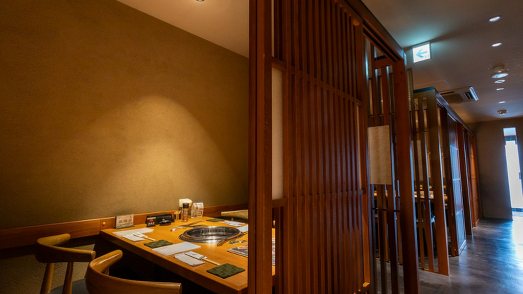 静かに語らう贅沢な時間。半個室で叶える上質なひととき