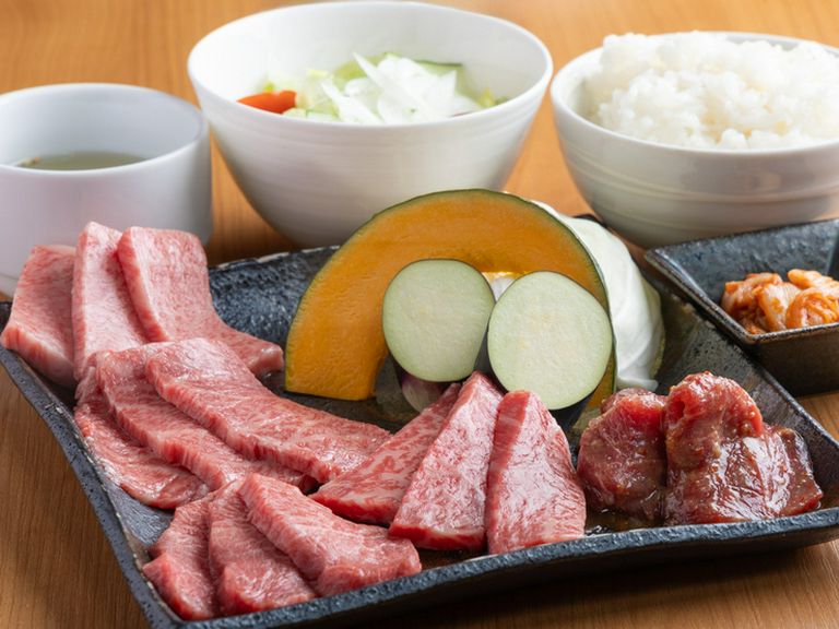 お昼から贅沢に。五つの味わいで長崎和牛の奥深さを堪能。『長崎和牛豪華5種盛りランチ』