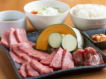 お昼から贅沢に。五つの味わいで長崎和牛の奥深さを堪能。『長崎和牛豪華5種盛りランチ』