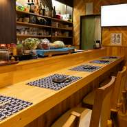 店内はアットホームな雰囲気のため、お一人様でも気軽に足を運べそうです。カウンター席でゆったりと一杯味わうのもまたオツなもの。こだわりの逸品で、お腹も心も満たしてくれます。