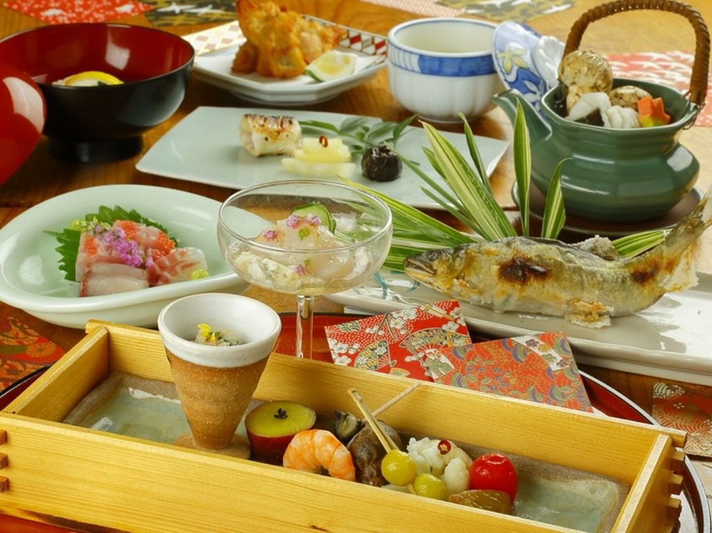 四季折々の旬の味覚が満載『おまかせ会席』