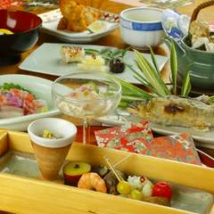 四季折々の旬の味覚が満載『おまかせ会席』