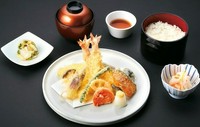 旬の味覚も楽しめる『海老と季節野菜天ぷら御膳』