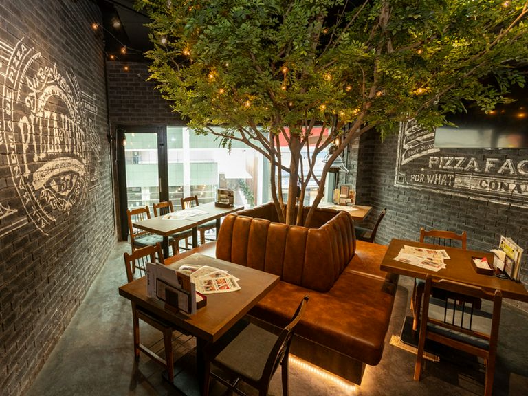 いつものデートや記念日デートに。オシャレな室内テラス席