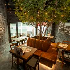 いつものデートや記念日デートに。オシャレな室内テラス席