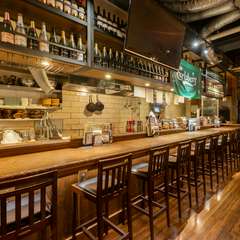 オープンキッチンのライブ感と、心地よいサービスが魅力