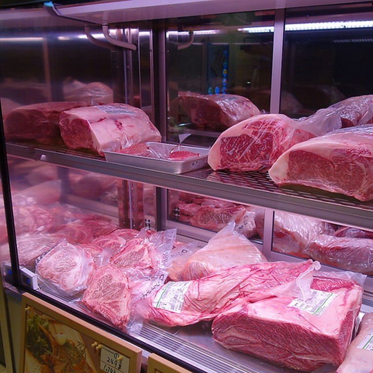 精肉店直営ならではの鮮度＆質が自慢。自社肥育のあか牛を使用