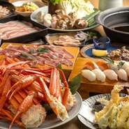 2色のだしの豚しゃぶに、本格にぎり寿司、30種以上の一品料理の食べ放題コースを用意。一番人気の『桜コース』では、タンしゃぶや天ぷら、プレミアムメニューも食べ放題。『椿コース』では窯茹で蟹も楽しめます。