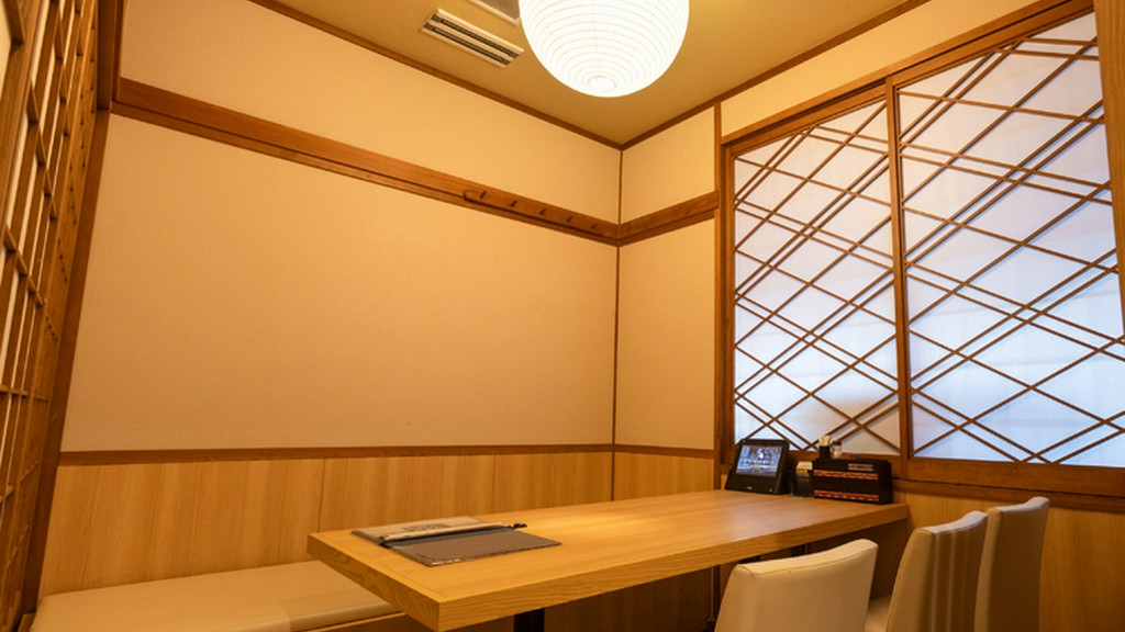 気兼ねなく食べ放題を楽しめる個室空間を完備