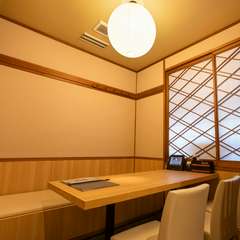 気兼ねなく食べ放題を楽しめる個室空間を完備