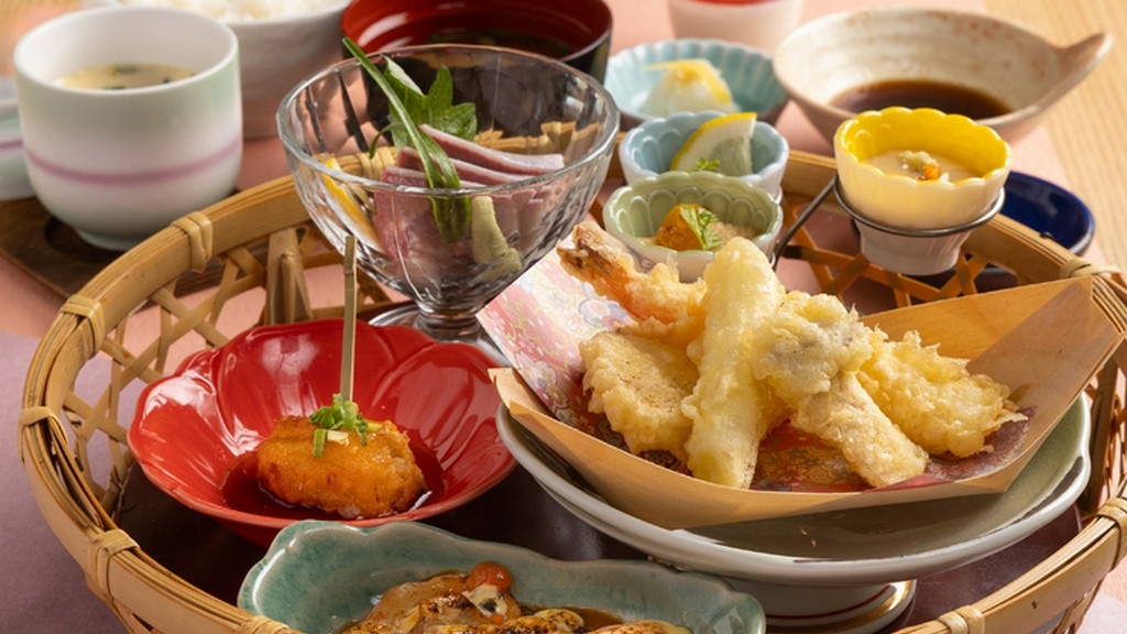 女性客にも好評。お昼の御膳『なでしこ御膳』