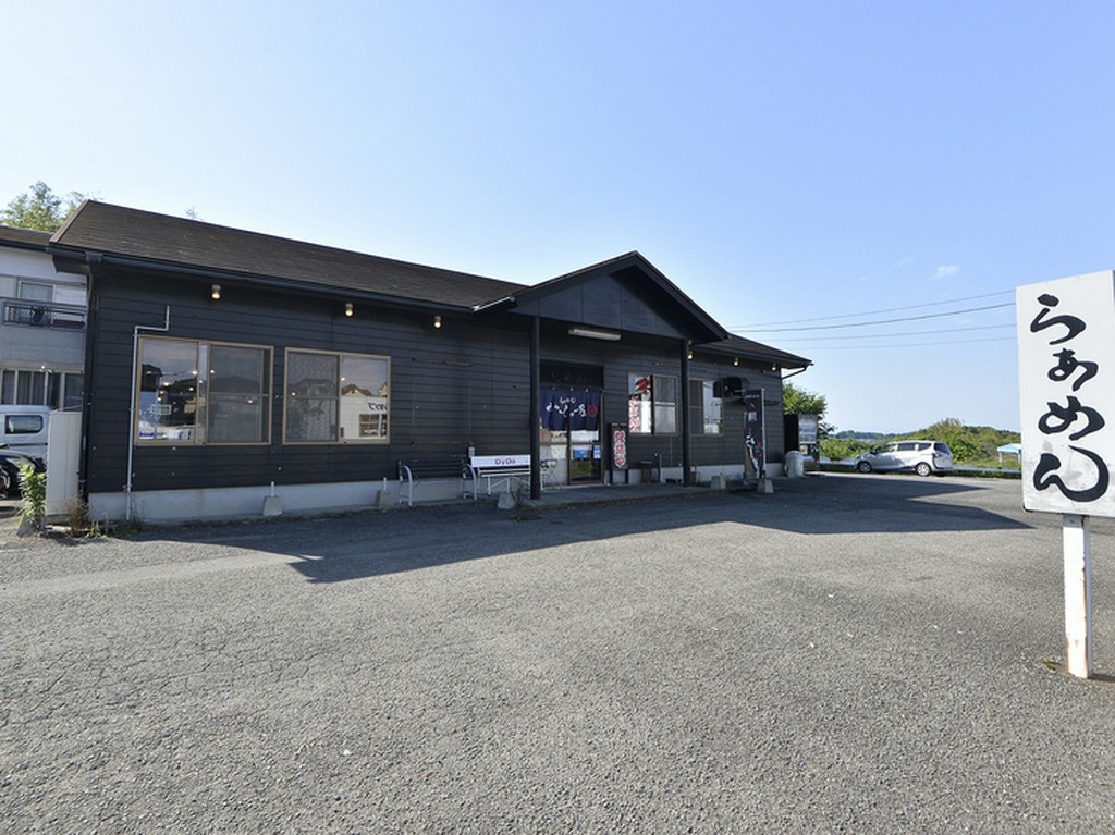 子ども用メニューや椅子、食器の用意があり家族で利用しやすい