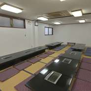 西都城駅から徒歩圏内。【焼肉みひろ　牟田町店】では、40名までの大広間と20名までの中広間があり、2部屋繋げて60名収容の宴会場となります。飲み放題付きのセットもあるので、大勢での各種宴会におすすめです。