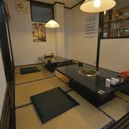 店内には、広めの個室も完備。足を伸ばしてゆったりと過ごせます。単品メニューのほか、大人数にはお得なセットメニューも豊富。週末は家族揃って、大好きな焼肉はいかが。